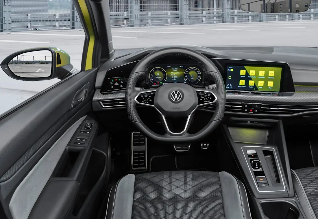 volkswagen-golf-variant-interior