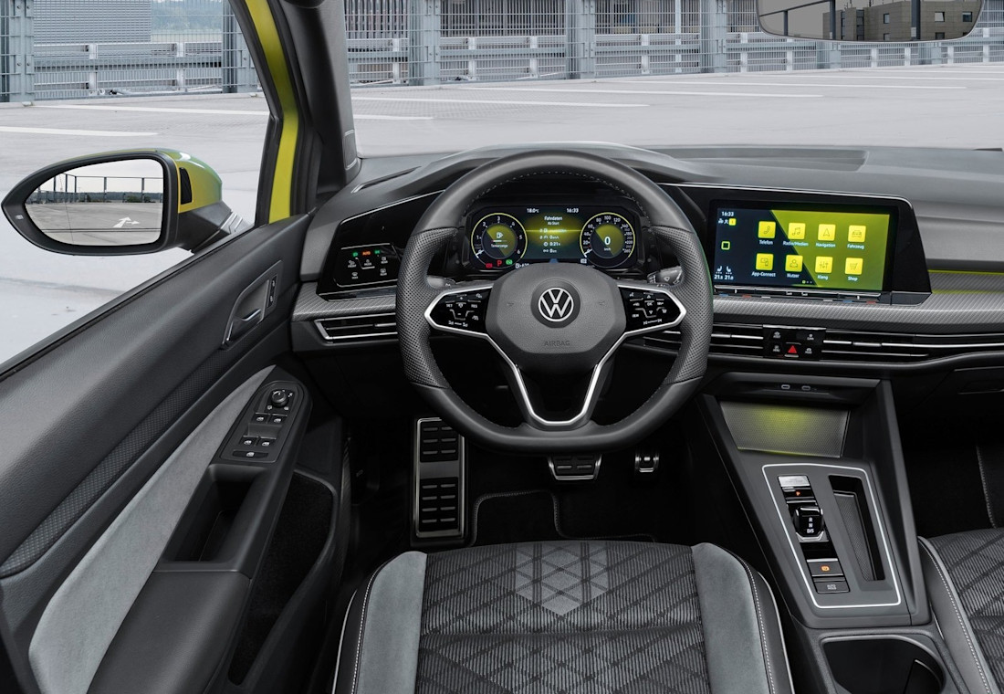 volkswagen-golf-variant-interior