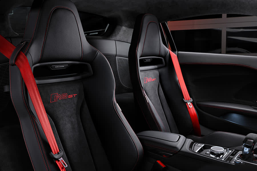 Audi-R8-V10-GT-RWD-2022-autoscout24 (9).jpg