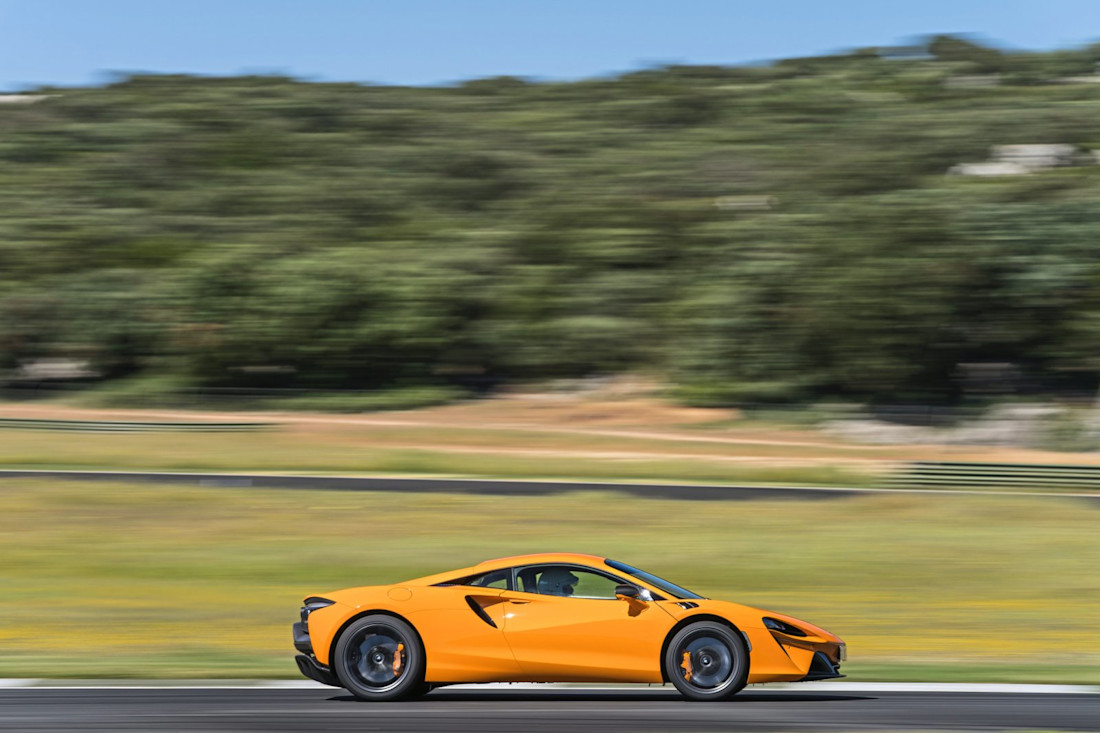 mclaren-artura-2022-8.jpg