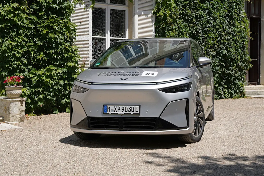 2 xpeng-x9-performance-2026-frontxpeng9 front