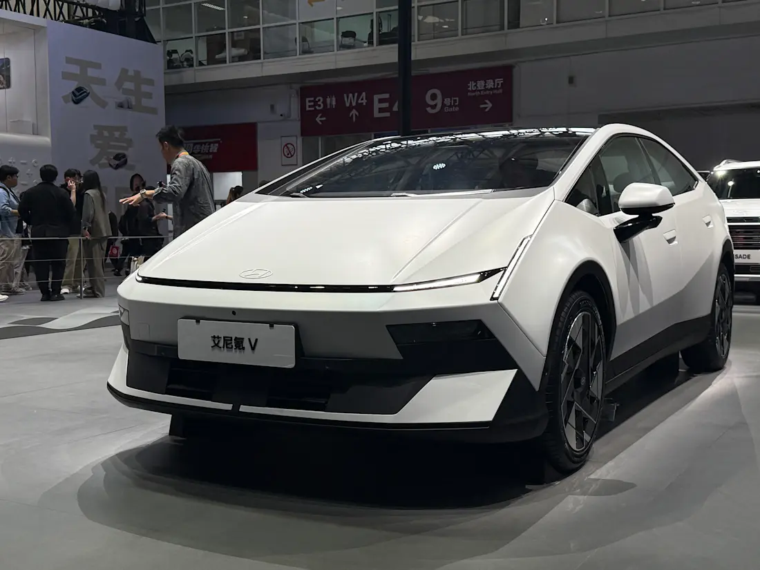 Hyundai Ioniq V front