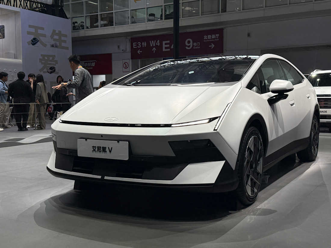 Hyundai Ioniq V front.jpg
