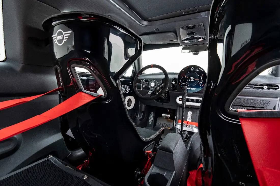Mini-John-Cooper-Works-Deus-ex-machina-2025 (7)