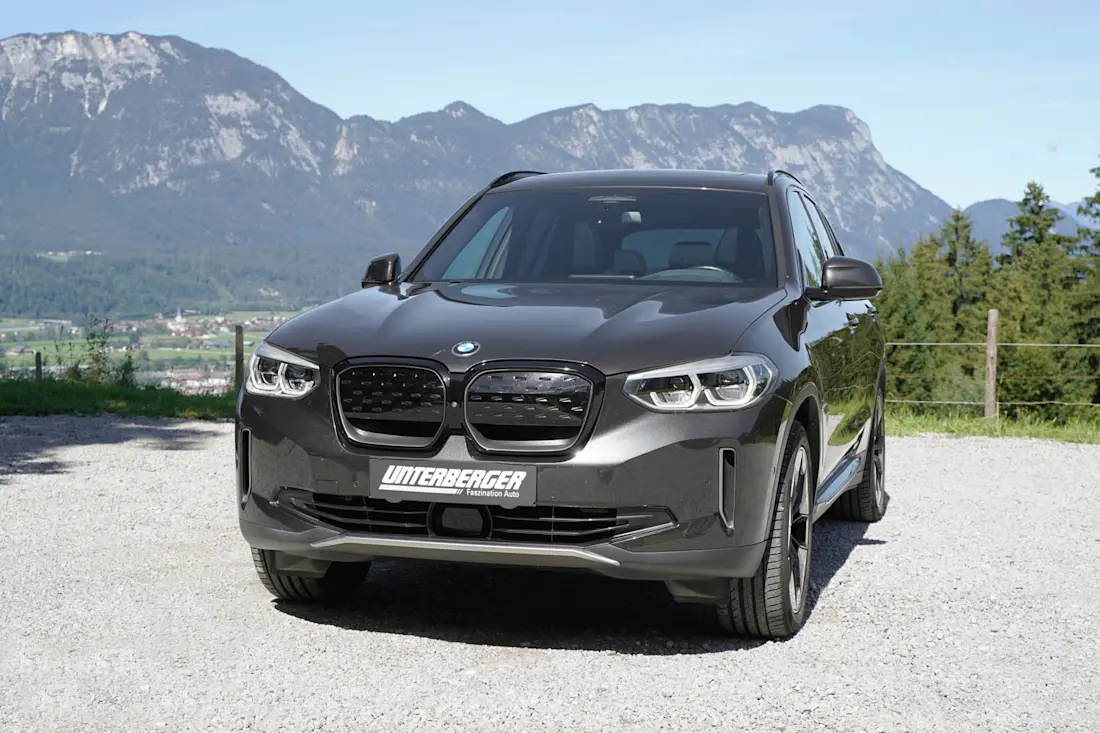 2 bmw-ix3-front-seitlich 2 bmw-ix3-front-seitlich