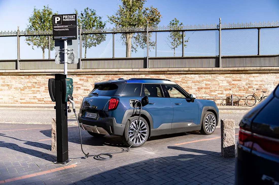 BF MINI Aceman SE Indigo Sunset Blue 092024 00107 BF MINI Aceman SE Indigo Sunset Blue 092024 00107