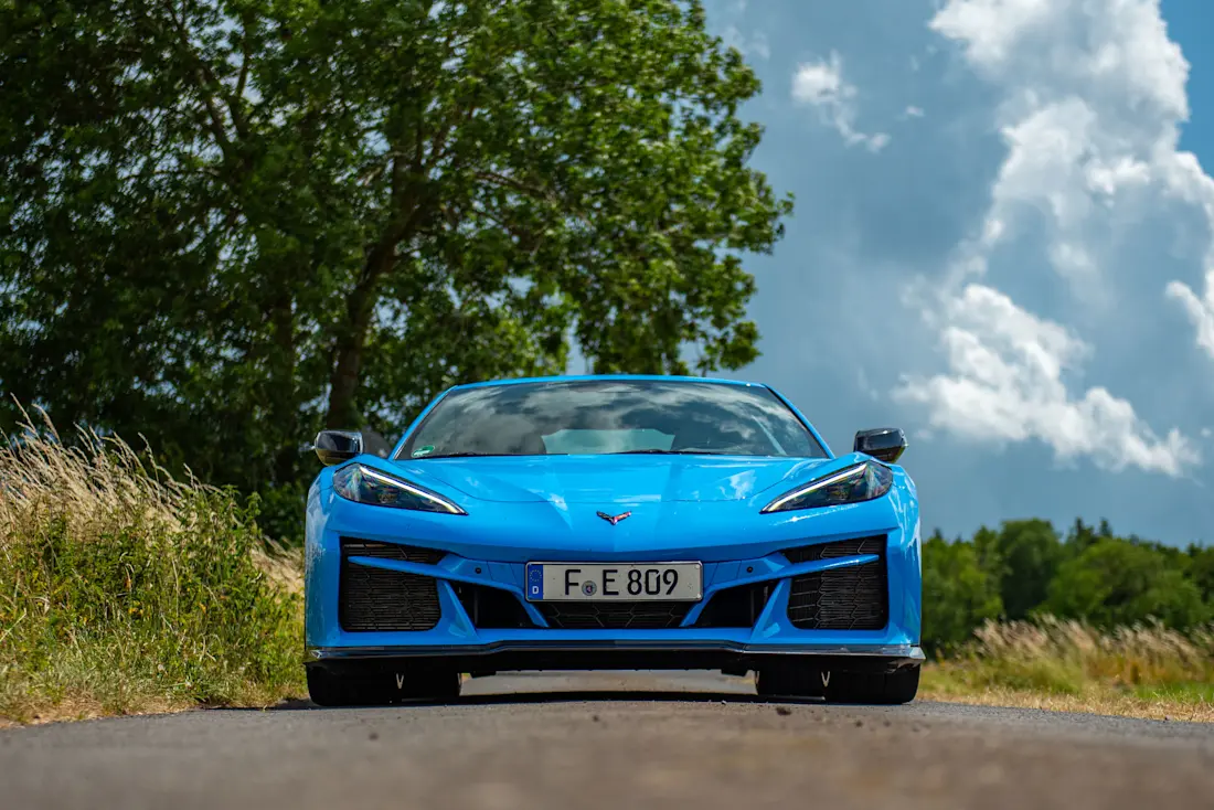 corvette-c8-eray-front corvette-c8-eray-front