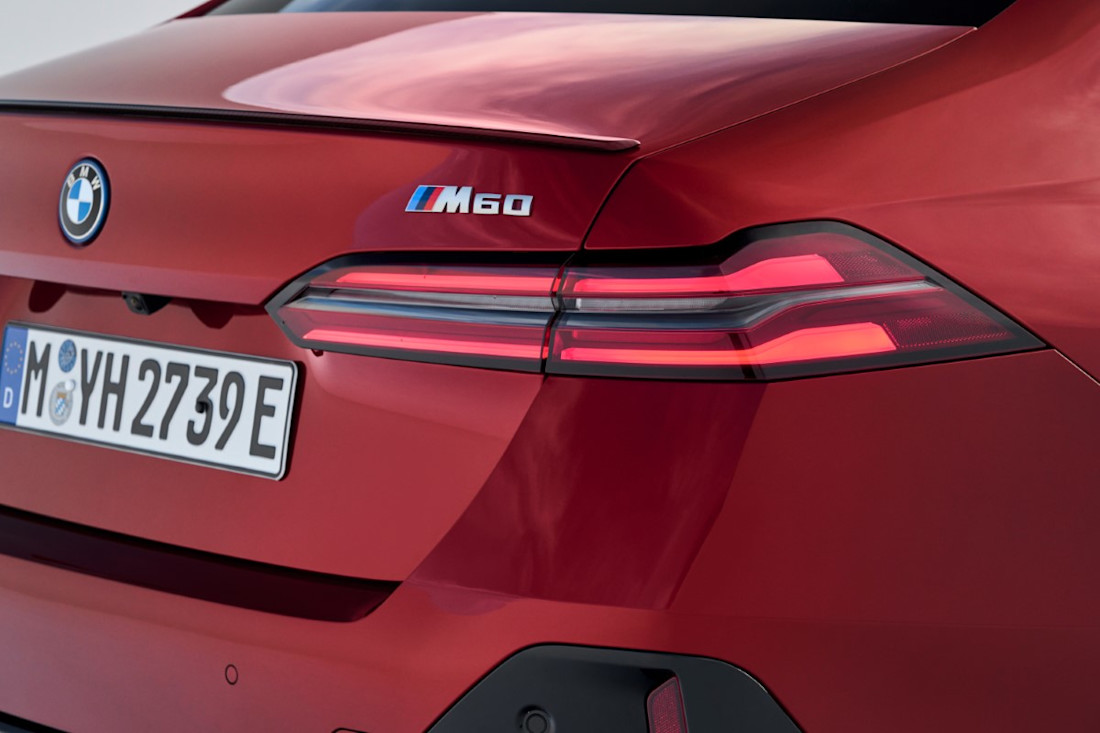 P90505504_highRes_the-new-bmw-i5-m60-x