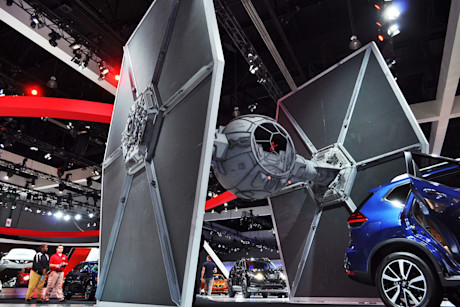 Editorial 05ca mb nissan rogue tie fighter display