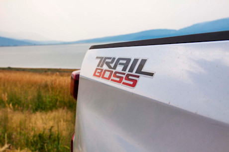 Editorial 2019 chevrolet silverado trail boss 03 lw