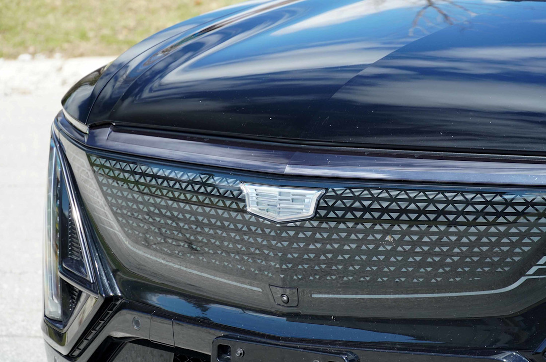 2026-Cadillac-Lyriq-V-FR (12).jpg
