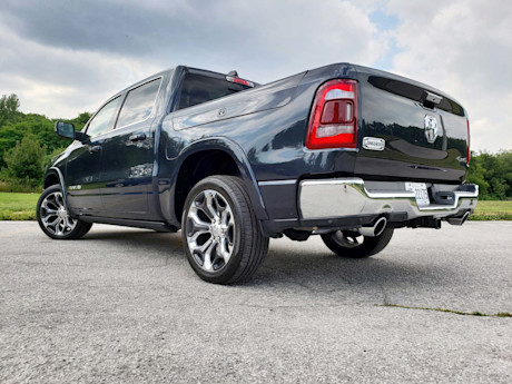 Editorial 2019 ram 1500 laramie longhorn 04 sw