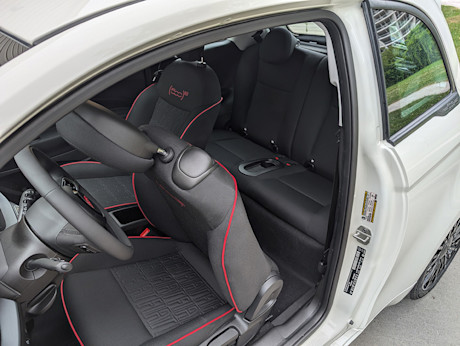 Editorial 2024 fiat 500e red td sbe 240830 19