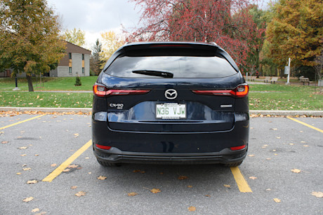 Match comparatif des VUS intermédiaires hybrides rechargeables, Édition 2024: Mazda CX-90 PHEV 2024 vs Mazda CX-70 PHEV 2025 Image