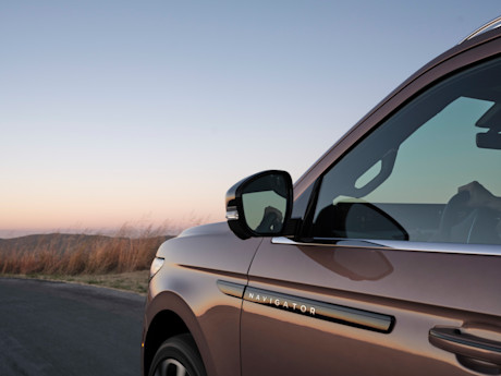 Editorial 2025 lincoln navigator black label sunrise copper 20
