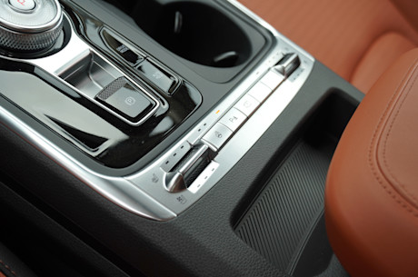 Duel de minifourgonnettes hybrides : la Kia Carnival se frotte à la Toyota Sienna Image