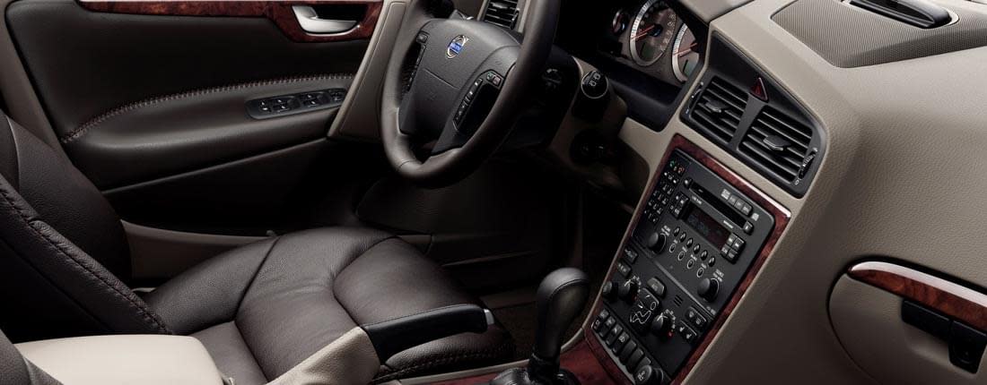 volvo-xc70-interior