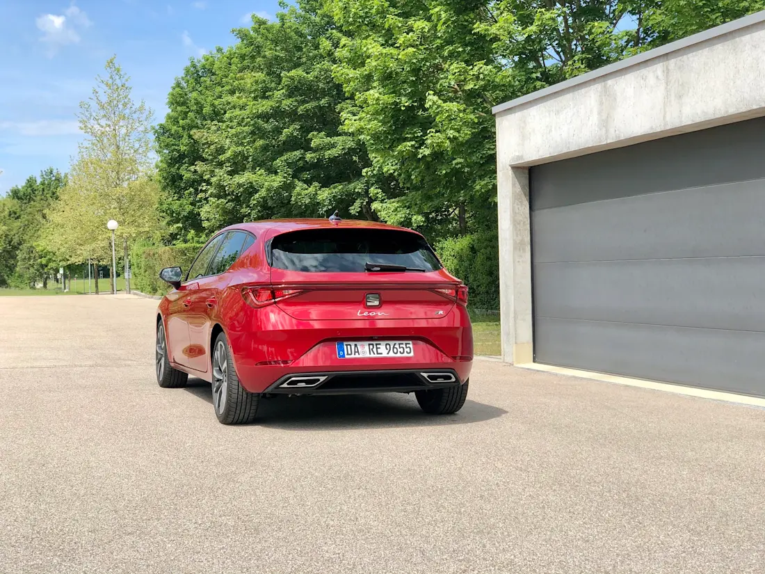 Seat Leon FR eTSI 2020 Desire Red Heck Garage