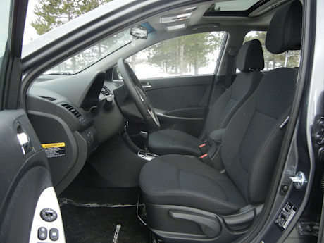 Editorial 2013 hyundai accent   15 6827