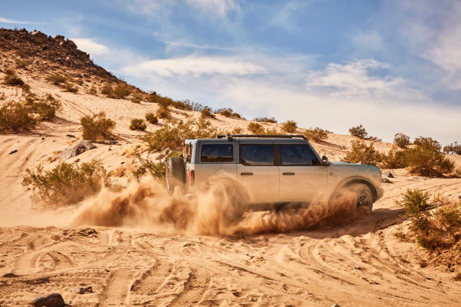 Bronco_4dr_05 (1).jpg