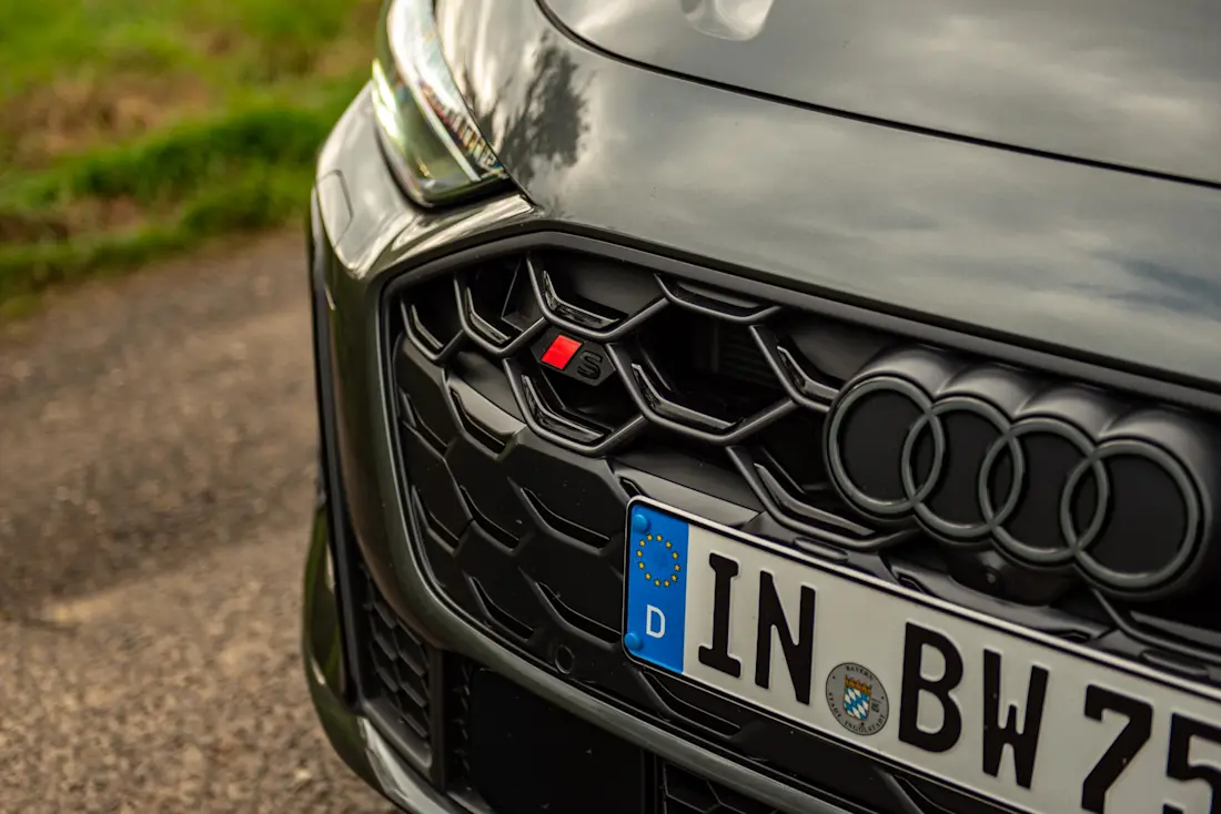 audi-s5-avant-2025-logo