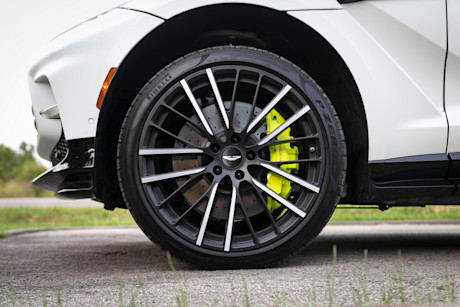 Editorial 2023 aston martin dbx 707 06 jw
