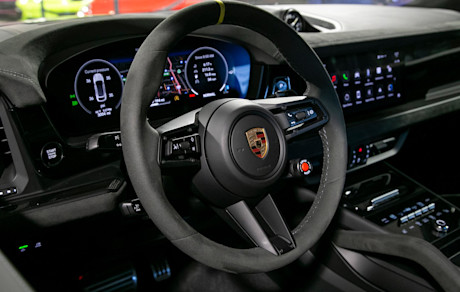 Editorial 2024 porsche cayenne 25 jw