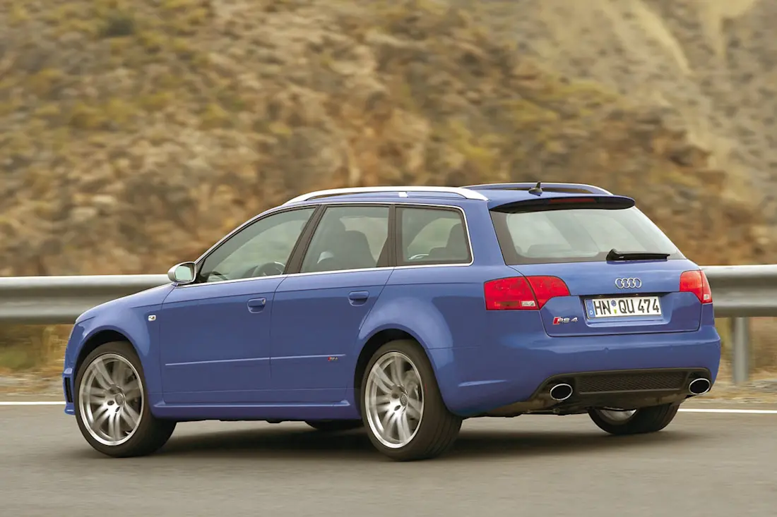 Audi-RS4-rear-side