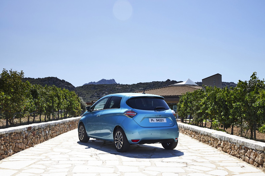 renault-zoe-vs-peugot-e-208-2019-40-6