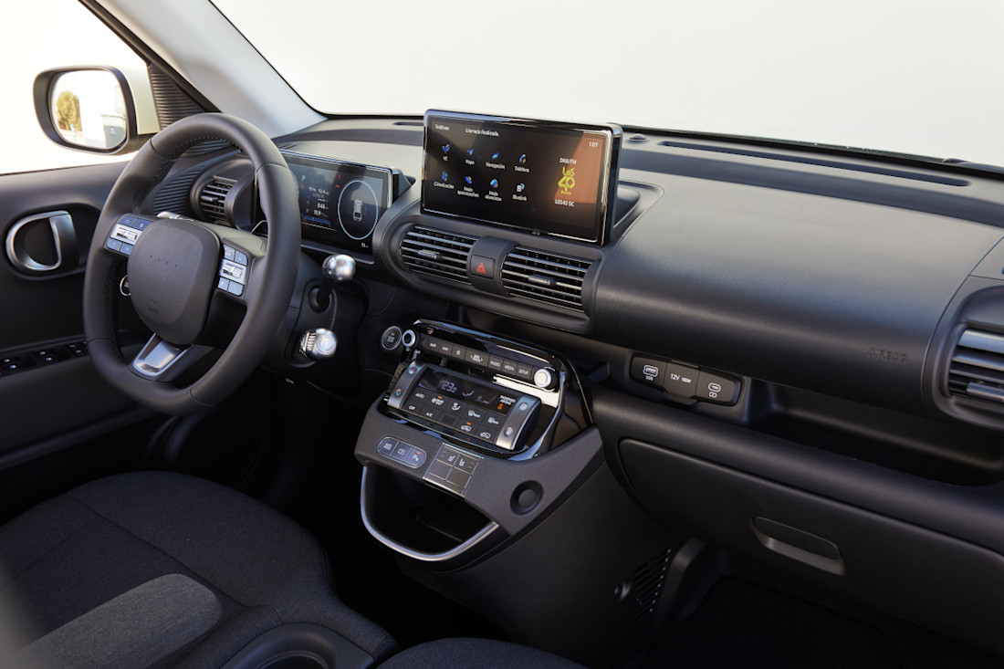 hyundai-inster-2025-interior (3).jpg