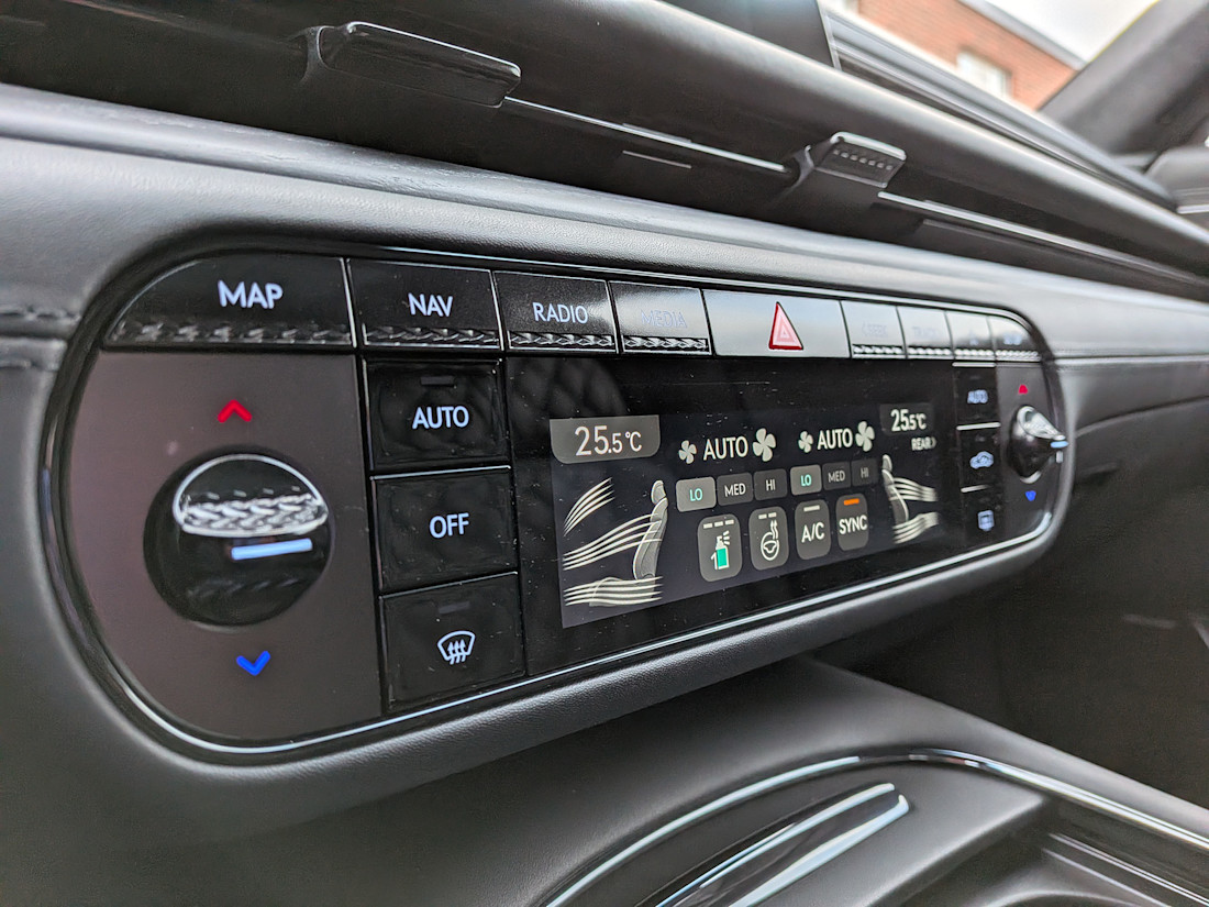 2026 Genesis G90 Black Edition - TD - SBe - 260327 - 35.jpg