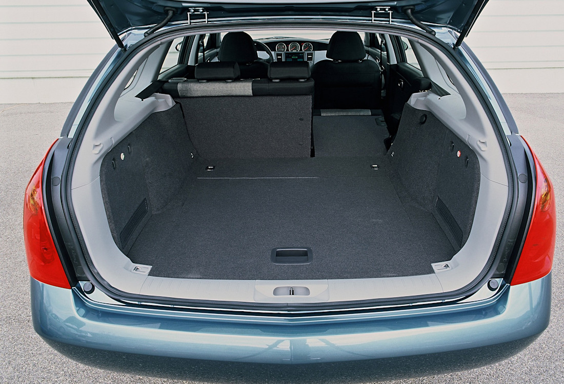 nissan-primera-trunk