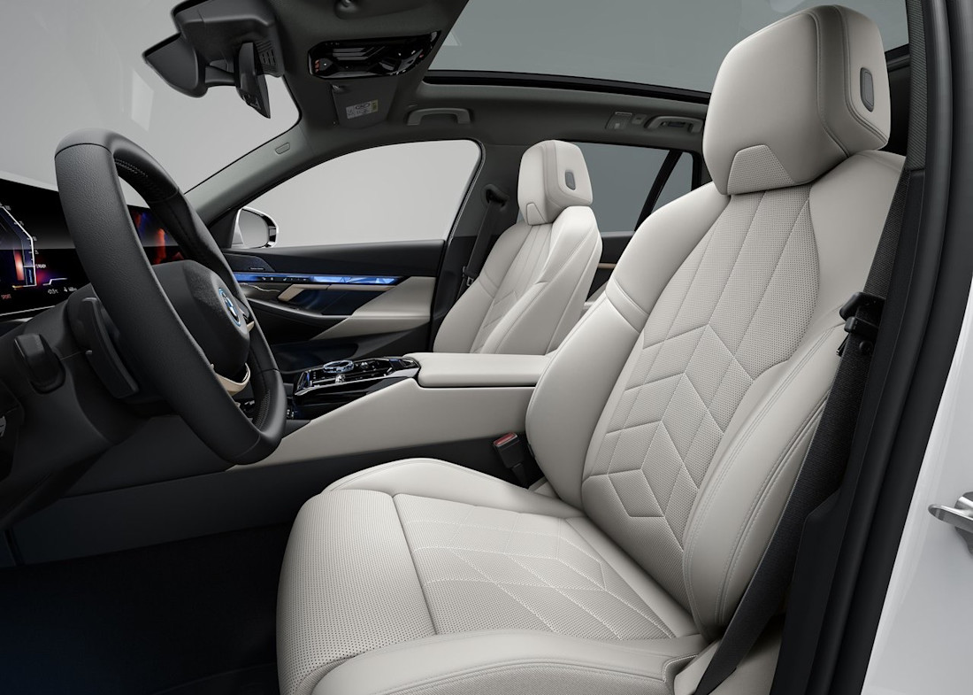 BMW-5-Series Touring-2025 interior