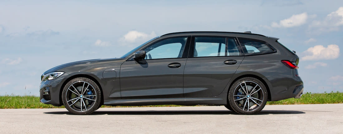 bmw-330e-touring-l-05