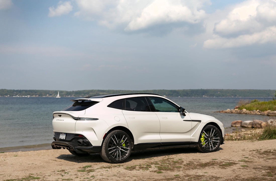 Editorial 2023 aston martin dbx 707 03 jw