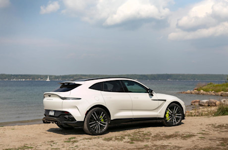 Editorial 2023 aston martin dbx 707 03 jw