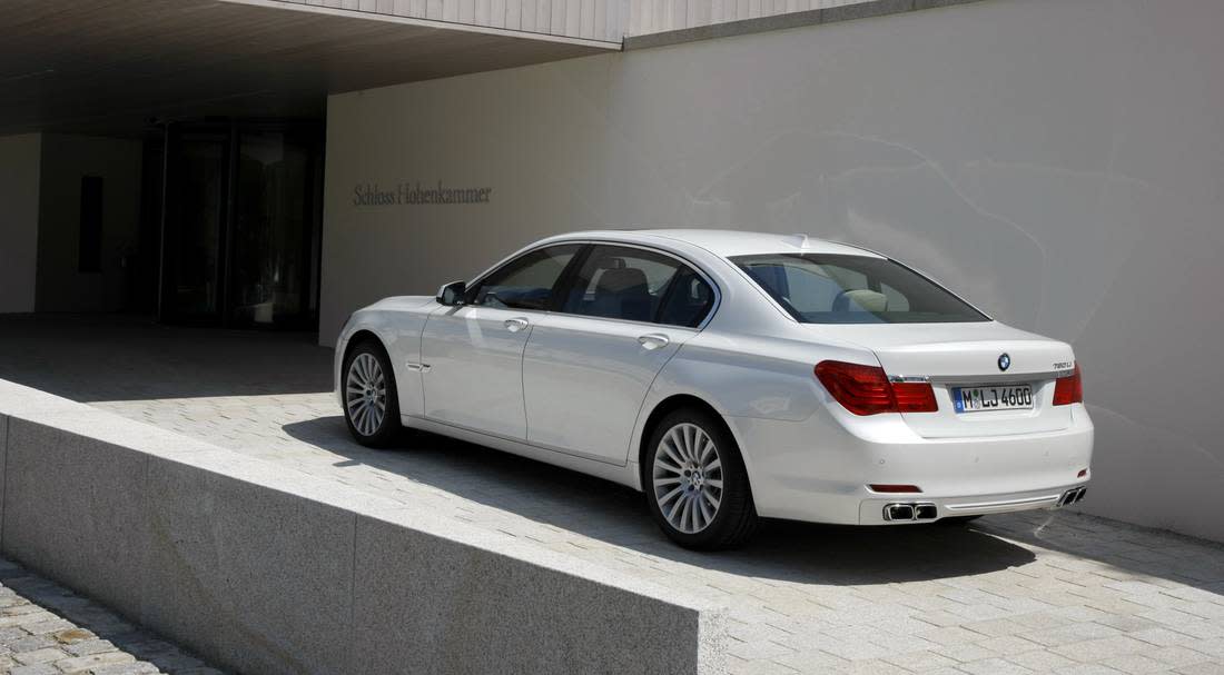 5AjCshkaQHzSxz6q2jGmyD-da77c770d5e32c6fc9416a475e3ce4bd-bmw-f01-back-1100