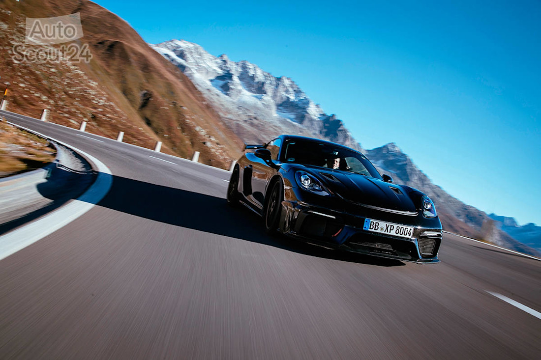 PORSCHE 718 CAYMAN GT4 RS (6).jpg