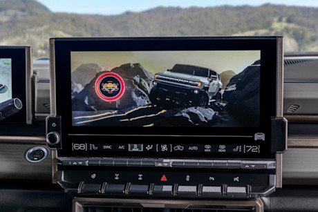 Editorial 2024 gmc hummer ev suv 240312 24 gmc