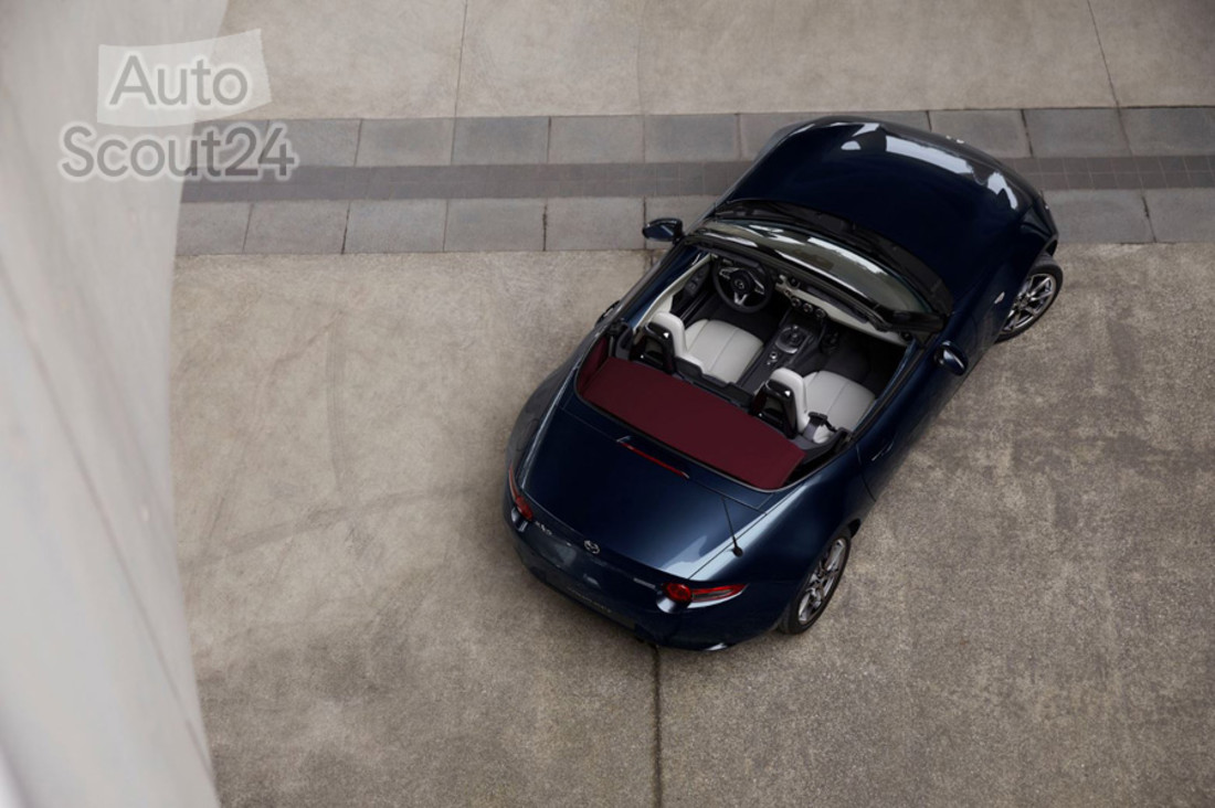 Mazda MX-5 2021 Blue&Red Edition 02.jpg