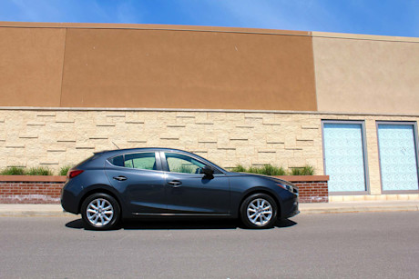 Editorial 2016 mazda3 sport gs pb 04