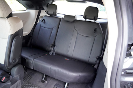 Duel de minifourgonnettes hybrides : la Kia Carnival se frotte à la Toyota Sienna Image