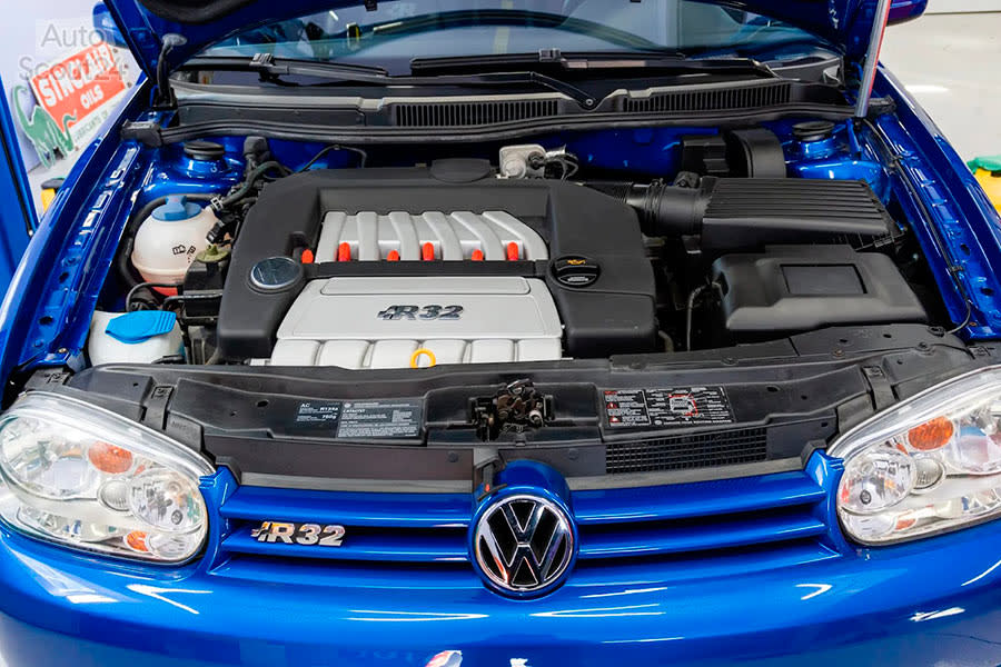 volkswagen-golf-r32-autoscout24 (11).jpg