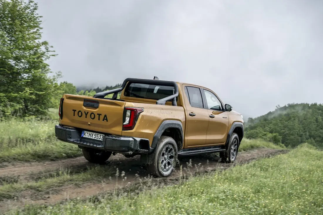 BEBE20260611 Toyota Hilux 01