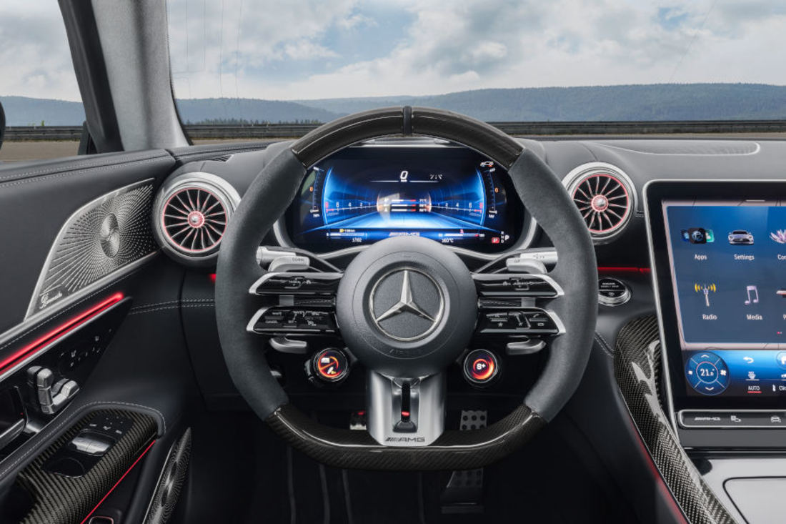 mercedes-amg-gt-2024-interior (3).jpg