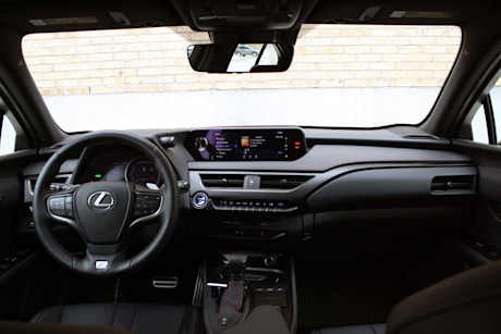 Lexus UX 250h AWD 2020 : essai hivernal Body Image