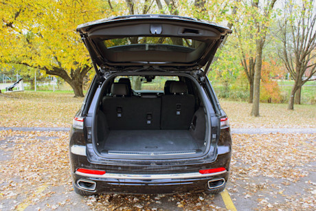 Jeep Grand Cherokee 4xe vs Mazda CX-90 PHEV 2024 : match comparatif Image