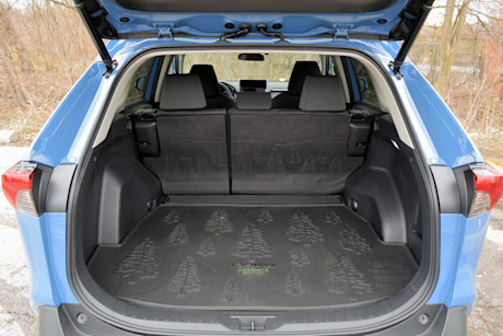 Editorial 2023 toyota rav4 xle hybrid 230619 12 sha