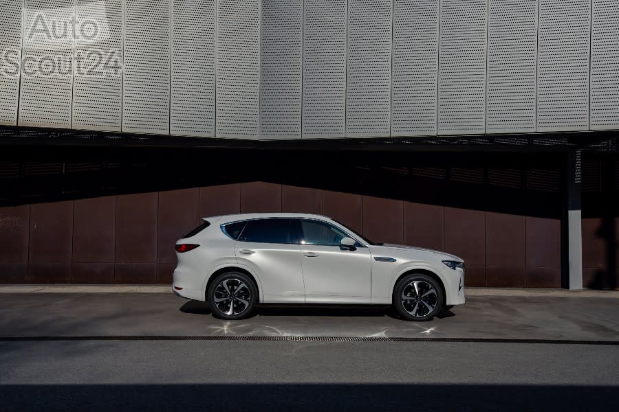 2022_mazda_cx-60_barcelona_rw_still_17_highres(1).jpg