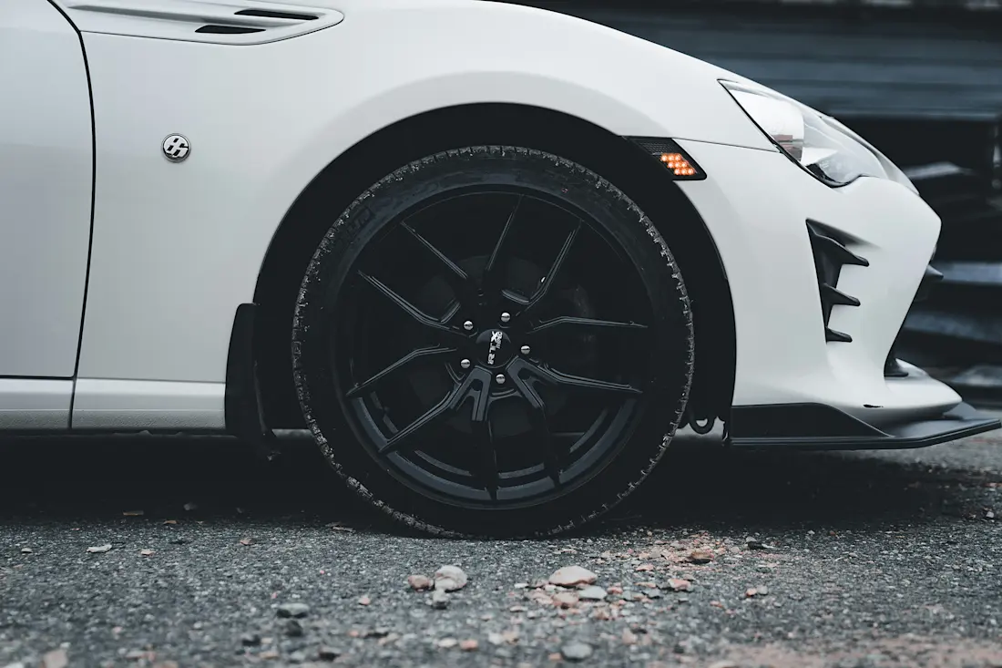 17 - erik-mclean-rh708pDgN38-unsplash
